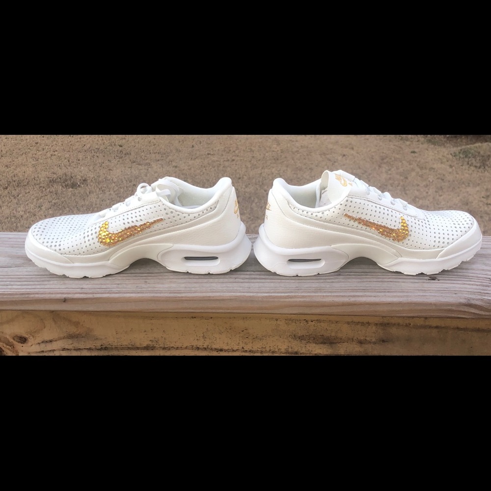 NWB Women’s Bedazzled Nike Size 6.5 - Picture 2 of 5